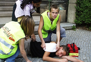 Schulsanitter beim Einsatz. Foto: Christian Homann